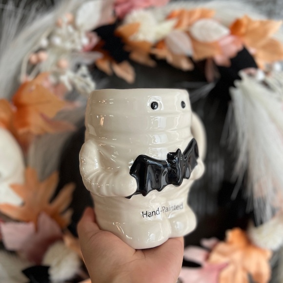 LAST ONE✨NEW🦇Mummy Holding Bat Halloween Mug🖤 - Picture 6 of 8